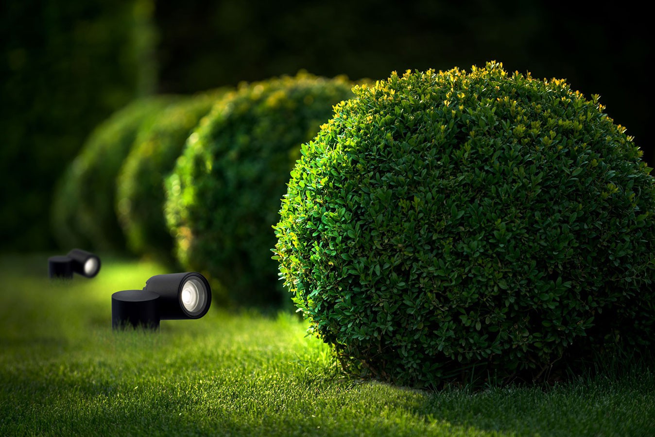 Градински спот лампи